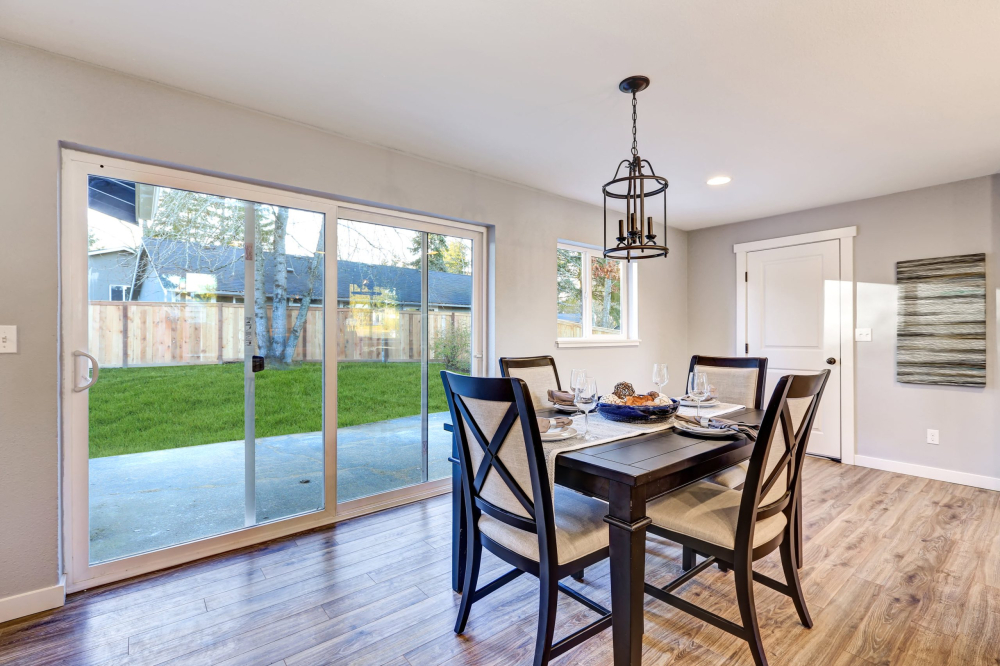 A cooled dining room in a house