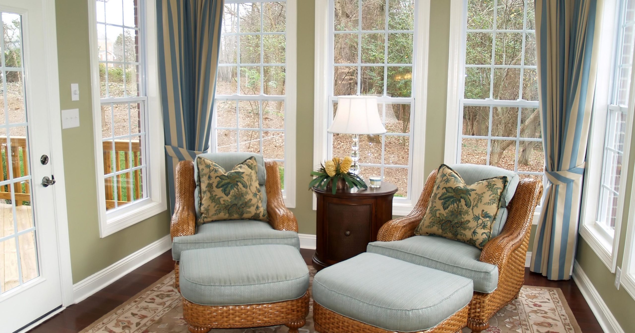 patio with insulated walls and single hung windows